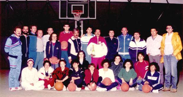 Foto ricordo:
Primo corso Istruttori Minibasket - Barano d'Ischia anno 1984 -
Clicca sulla foto per ingrandire!